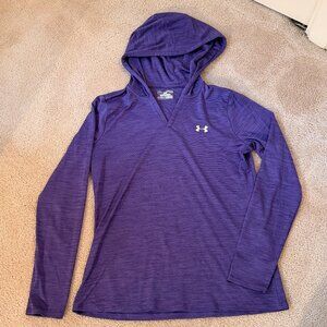 Under Armour Activewear V-neck Hooded pullover, Heat Gear, Size medium, Purple